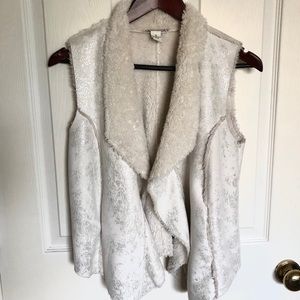 [S] Faux fur vest